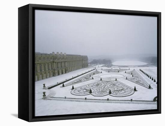 Vue du château de Versailles sous la neige côté parterre du Midi et de la p-null-Framed Stretched Canvas