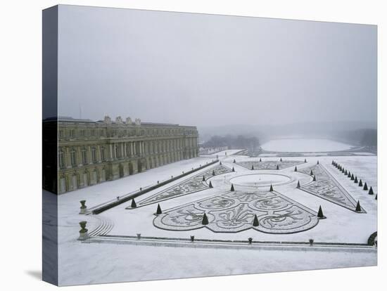 Vue du château de Versailles sous la neige côté parterre du Midi et de la p-null-Stretched Canvas