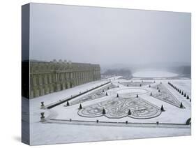 Vue du château de Versailles sous la neige côté parterre du Midi et de la p-null-Stretched Canvas