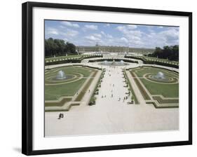 Vue du parc : vue perspective du parterre de Latone, prise de l'allée royale-null-Framed Giclee Print