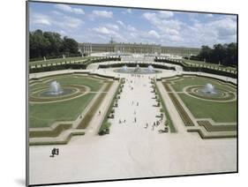 Vue du parc : vue perspective du parterre de Latone, prise de l'allée royale-null-Mounted Giclee Print