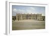 Vue extérieure : côté parc, façade sur les jardins, corps central du château, vue axiale-null-Framed Giclee Print