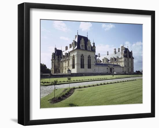 Vue extérieure du château d'Ecouen : façade sud du château, prise de l'angle sud-est-null-Framed Giclee Print