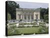 Vue extérieure du Petit Trianon : façade sud sur les parterres du jardin français-null-Stretched Canvas