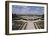 Vue extérieure et aérienne du château de Versail, côté jardins : château vu-null-Framed Giclee Print