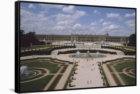 Vue extérieure et aérienne du château de Versail, côté jardins : château vu-null-Framed Stretched Canvas