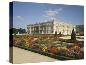 Vue extérieure : vue du château côté jardin, partie centrale, prise depuis-null-Stretched Canvas