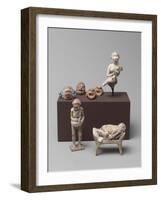 Vue groupée de figurines en terre cuite béotienne-null-Framed Giclee Print