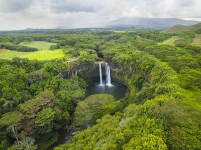 https://imgc.allpostersimages.com/img/posters/wailua-falls-on-the-wailua-river-kauai-hawaii_u-L-Q10T2OH0.jpg?artPerspective=n
