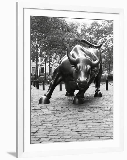 Wall Street Bull Sculpture-Chris Bliss-Framed Photographic Print