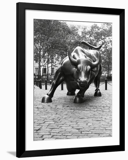 Wall Street Bull Sculpture-Chris Bliss-Framed Photographic Print