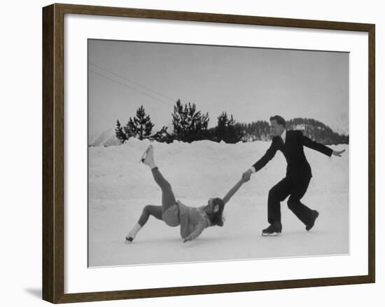 Wallace Diestelmeyer and Suzanne Morrow Figure Skating at the Winter Olympics-null-Framed Premium Photographic Print