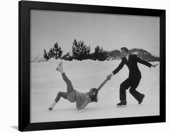 Wallace Diestelmeyer and Suzanne Morrow Figure Skating at the Winter Olympics-null-Framed Premium Photographic Print