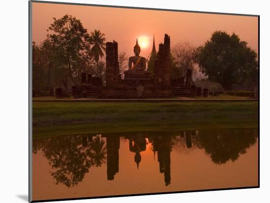 Wat Mahathat, Sukhothai Historical Park, UNESCO World Heritage Site, Sukhothai Province, Thailand,-Ben Pipe-Mounted Photographic Print