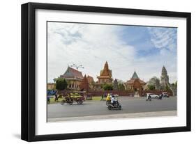 Wat Ounalom, Phnom Penh, Cambodia-null-Framed Giclee Print