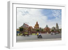 Wat Ounalom, Phnom Penh, Cambodia-null-Framed Giclee Print