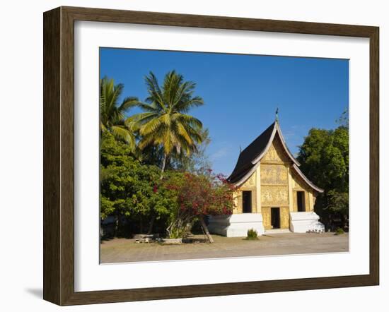 Wat Xieng Thong Buddhist Temple, Luang Prabang, UNESCO World Heritage Site, Laos, Indochina-Matthew Williams-Ellis-Framed Photographic Print