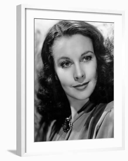 Waterloo Bridge, Vivien Leigh, 1940-null-Framed Photo