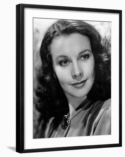 Waterloo Bridge, Vivien Leigh, 1940-null-Framed Photo