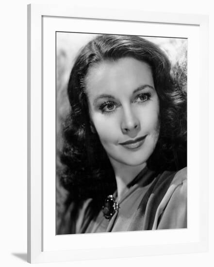 Waterloo Bridge, Vivien Leigh, 1940-null-Framed Photo