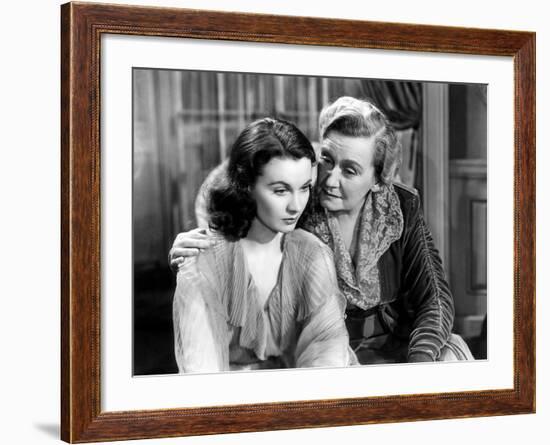 Waterloo Bridge, Vivien Leigh, Lucile Watson, 1940-null-Framed Photo