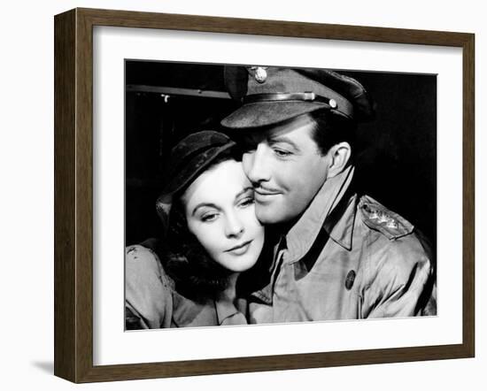 Waterloo Bridge, Vivien Leigh, Robert Taylor, 1940-null-Framed Photo