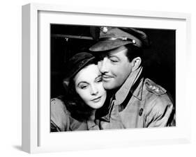 Waterloo Bridge, Vivien Leigh, Robert Taylor, 1940-null-Framed Photo