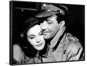 Waterloo Bridge, Vivien Leigh, Robert Taylor, 1940-null-Framed Photo