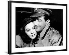 Waterloo Bridge, Vivien Leigh, Robert Taylor, 1940-null-Framed Photo