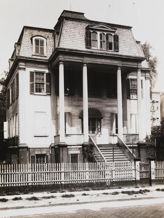 https://imgc.allpostersimages.com/img/posters/watt-pinkney-mansion-1913_u-L-Q1O8X9H0.jpg?artPerspective=n