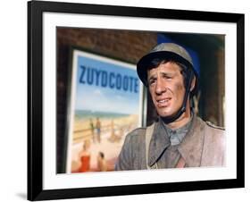 Week end a Zuydcoote by HenriVerneuil with Jean Paul Belmondo, 1964 (photo)-null-Framed Photo