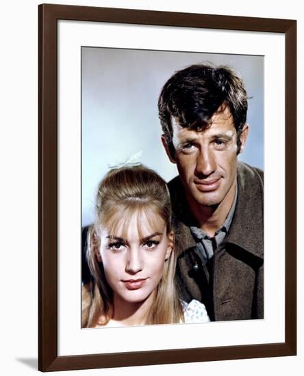 Week end a Zuydcoote by HenriVerneuil with Jean Paul Belmondo and Catherine Spaak, 1964 (photo)-null-Framed Photo