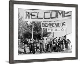 Welcome Mr. Marshall, 1953 (Bienvenido, Mr. Marshall)-null-Framed Photographic Print