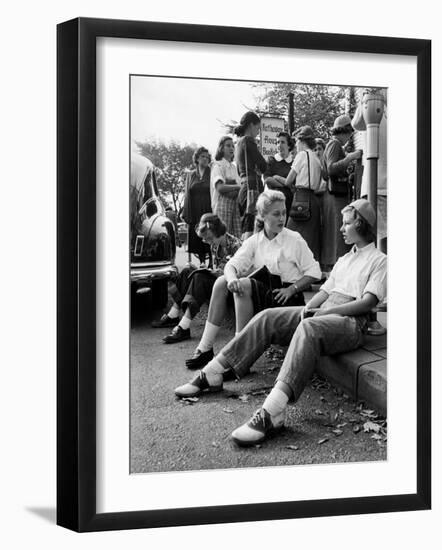 Wellesley Freshmen Students Gathered Outside the Hathaway House Bookshop-Lisa Larsen-Framed Photographic Print