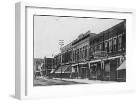 Western View of Central Avenue - Great Falls, MT-Lantern Press-Framed Art Print