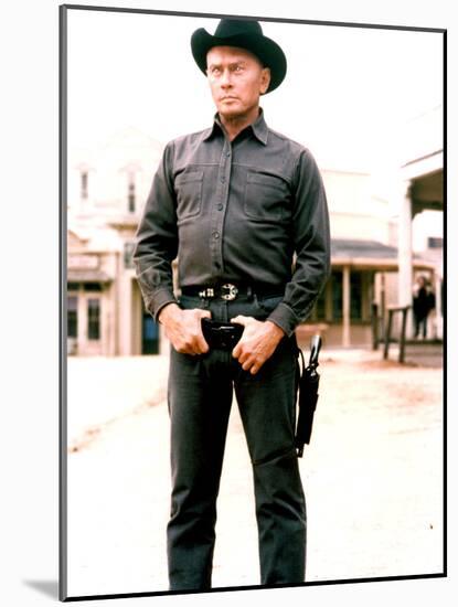 Westworld, Yul Brynner, 1973-null-Mounted Photo