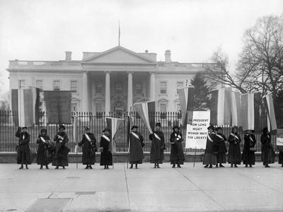 https://imgc.allpostersimages.com/img/posters/white-house-suffragettes_u-L-Q10V2000.jpg?artPerspective=n
