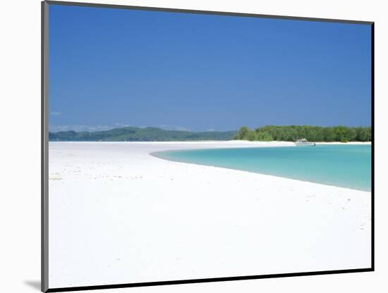 Whitehaven Beach on the East Coast, Whitsunday Island, Queensland, Australia-Robert Francis-Mounted Photographic Print