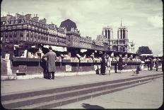 People Shopping at Book and Print Stalls Along the Seine River-William Vandivert-Photographic Print