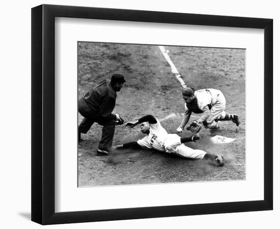 Willie Mays (1931- )-null-Framed Premium Giclee Print