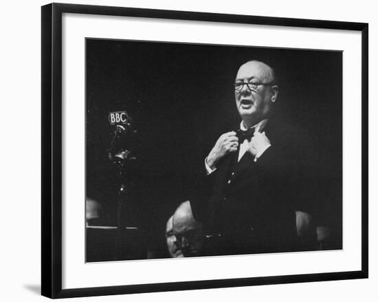 Winston Churchhill Speaking to a Crowd at the Conservative Party Conference-null-Framed Premium Photographic Print