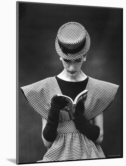 Woman Wearing Wide Shoulder Fashion Look-Nina Leen-Mounted Photographic Print