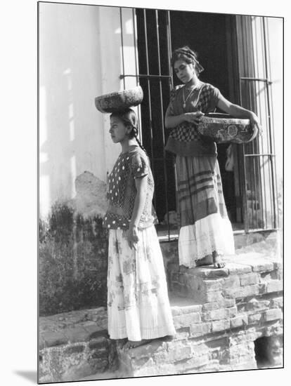 Women in Tehuantepec, Mexico, 1929-Tina Modotti-Mounted Premium Giclee Print