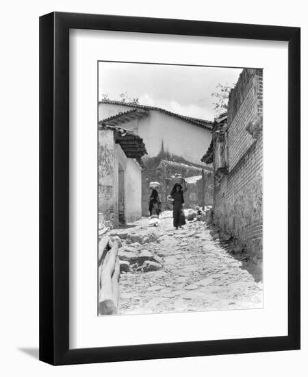 Women in Tehuantepec, Mexico, 1929-Tina Modotti-Framed Photographic Print