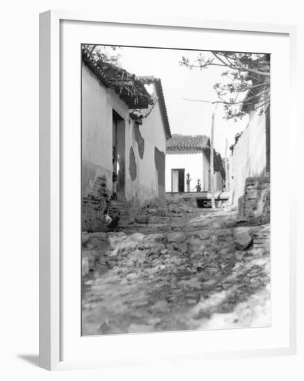 Women in Tehuantepec, Mexico, 1929-Tina Modotti-Framed Photographic Print