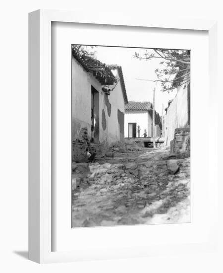 Women in Tehuantepec, Mexico, 1929-Tina Modotti-Framed Photographic Print