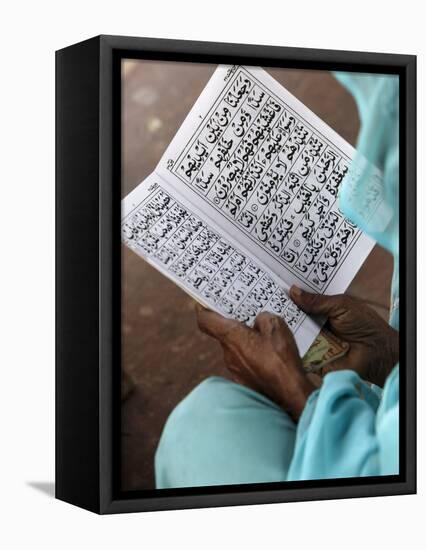 Women Reading at Jamma Masjid (Delhi Great Mosque), Delhi, India, Asia-null-Framed Stretched Canvas