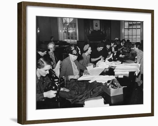 Women's Sewing Circle WWII-Robert Hunt-Framed Photographic Print