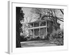 Women Touring the Plantations of Edentown During the Early Spring Season-Ed Clark-Framed Photographic Print