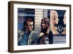 Woody Allen and Diane Keaton ANNIE HALL, 1977 directed by Woody Allen (photo)-null-Framed Photo